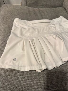 Lululemon Women's White Ruffled Hem Athletic Skort
